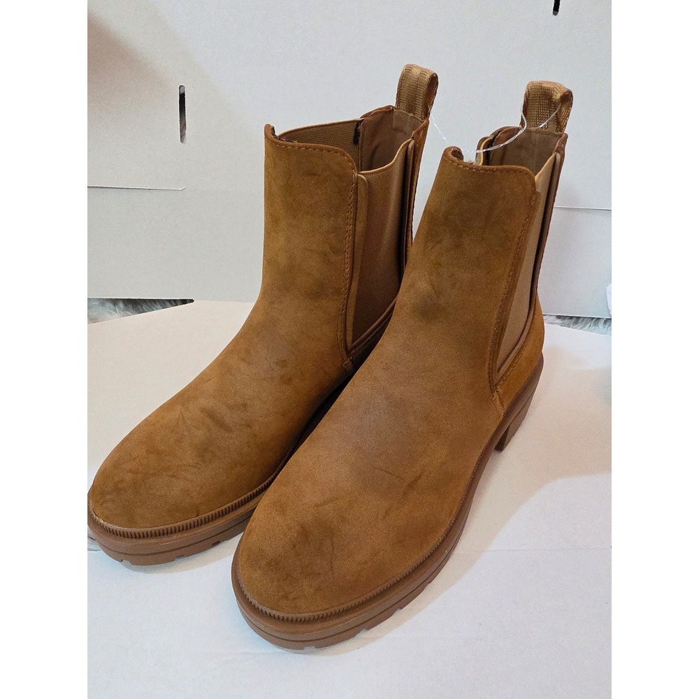 NWOB Rocket Dog Iggie Chelsea Boots Camel Brown Suede Women's Size 8